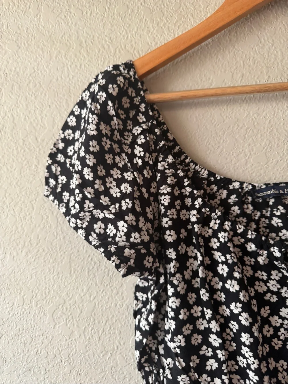 Abercrombie & Fitch Daisy Floral Smocked Puff Sleeve Top Small
